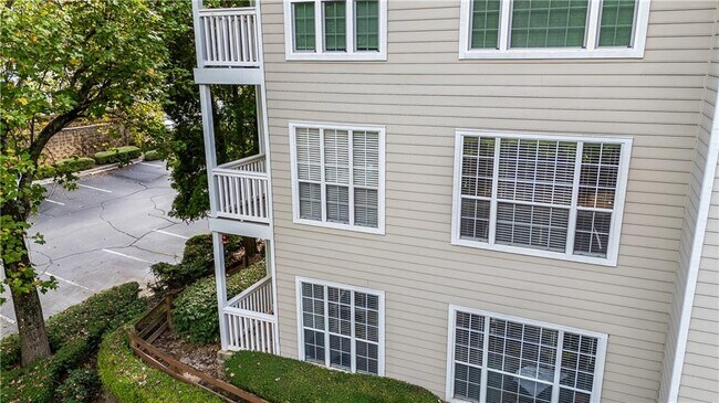 Building Photo - 1250 Parkwood Cir SE