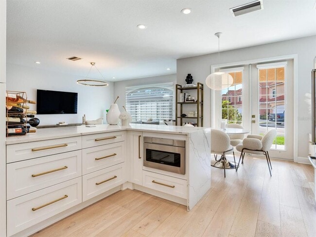 Building Photo - 6302 Vista Verde Dr W