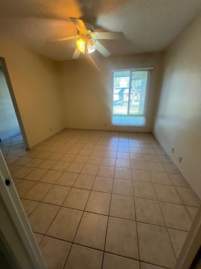 Building Photo - 948 Northwood Dr