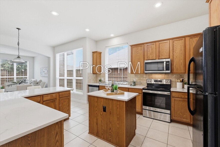 Building Photo - 2432 Chesterwood Dr