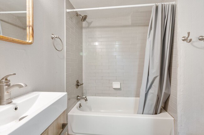 Building Photo - 1 BD available in the serene SW Hills