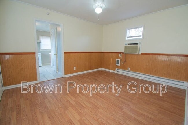 Building Photo - 401 Eva Cir