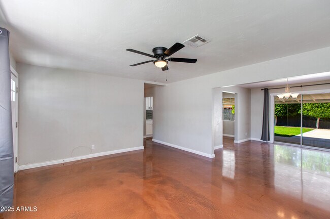 Building Photo - 1812 S Shafer Dr