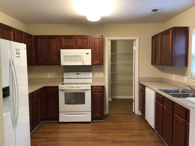 Building Photo - 250 Border Rd