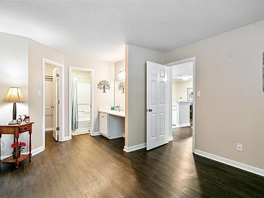 Building Photo - Beautiful one level living, two bedroom, t...