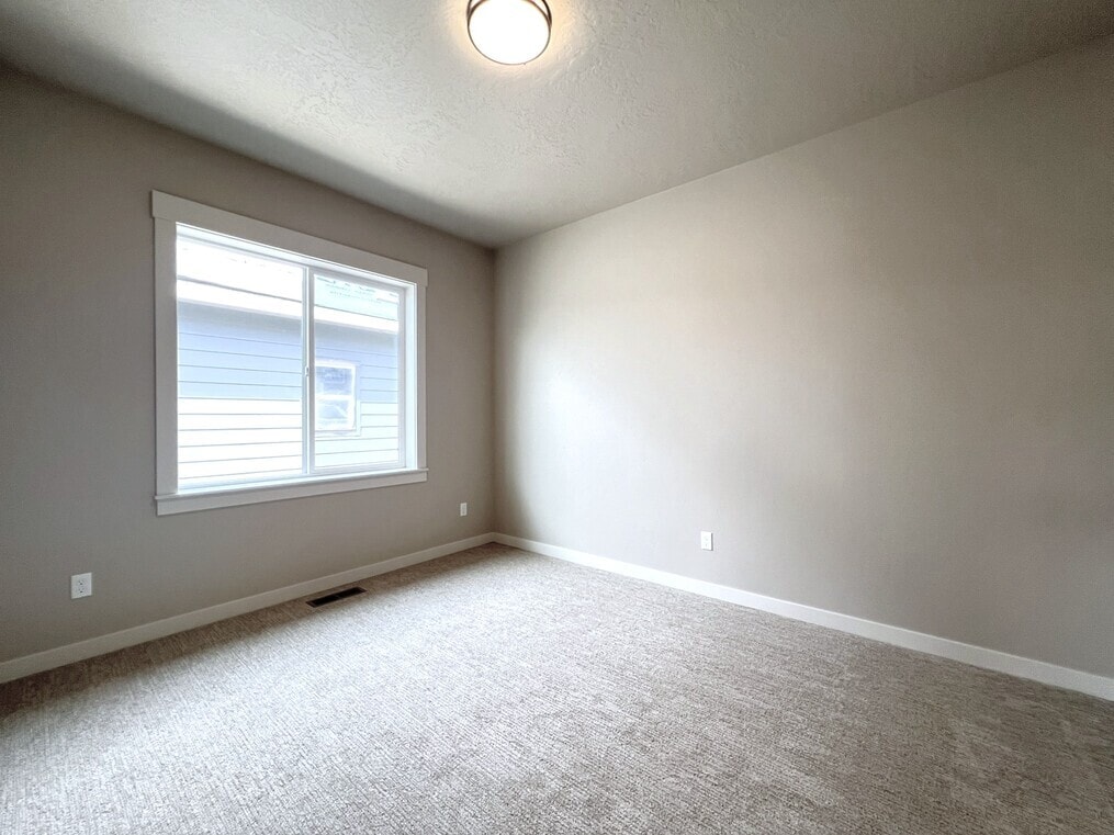 Building Photo - 2300 S Hurd Ave