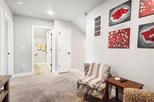 Building Photo - 102 Manfield Ave