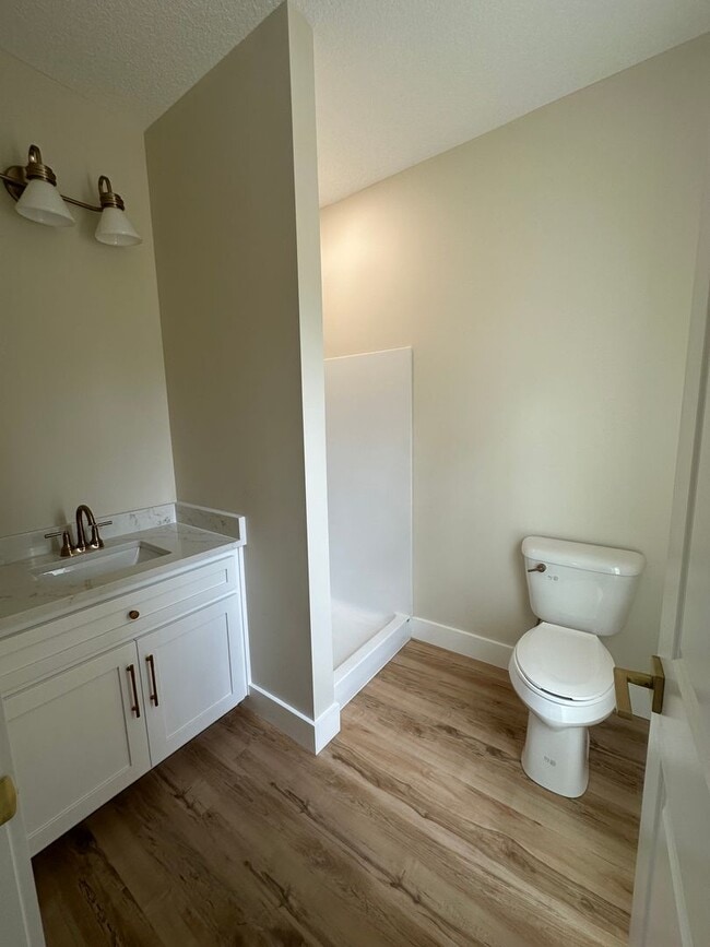 Building Photo - 3 Bed 2 Bath House