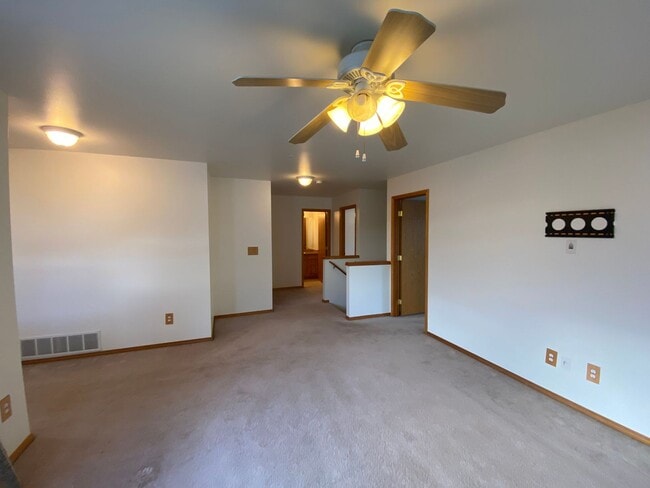 Building Photo - Large Dupont Home ~ Northwest Landing Comm...