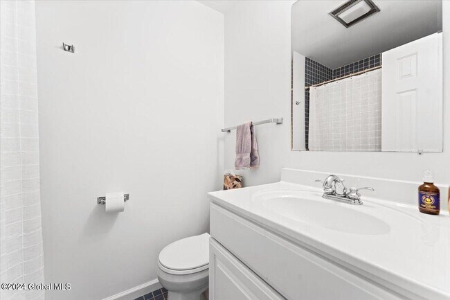 Building Photo - 12 Vallera Rd