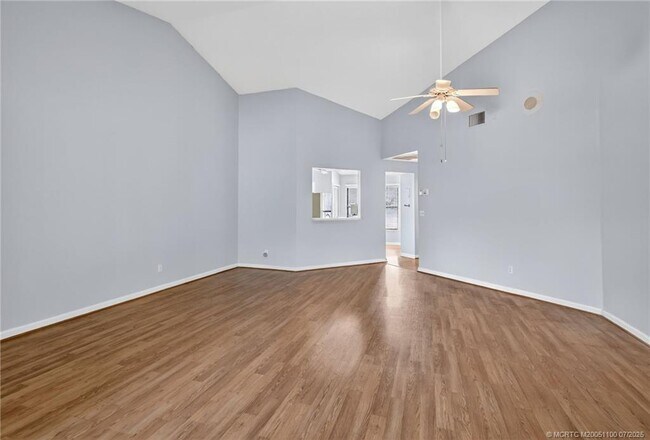 Building Photo - 6060 SE Martinique Dr