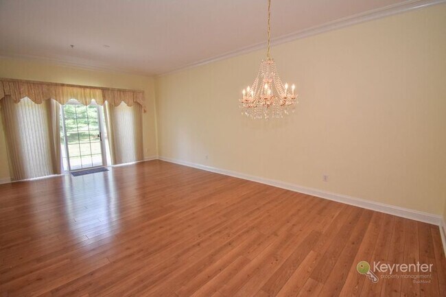 Building Photo - 1616 Saratoga Ct