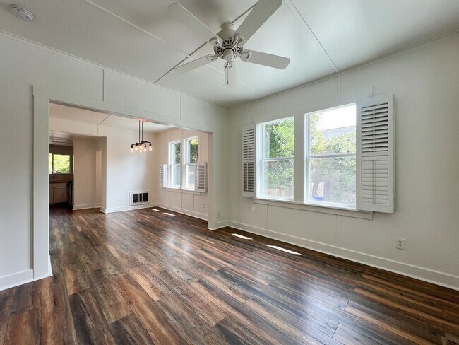 Building Photo - Charming Downtown Napa Cottage with Large Fenced Yard & Ample Parking