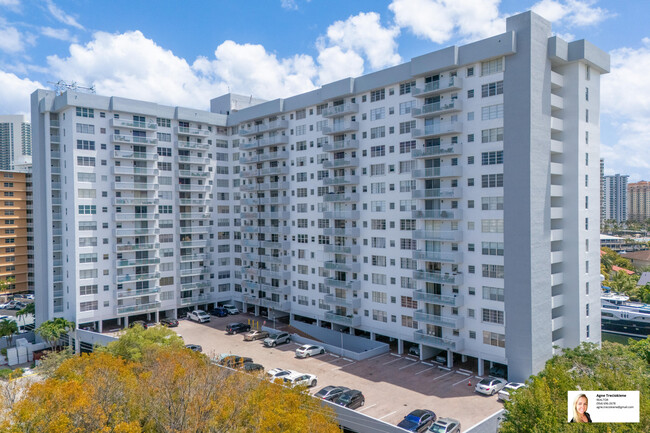 Building Photo - 137 Golden Isles Dr