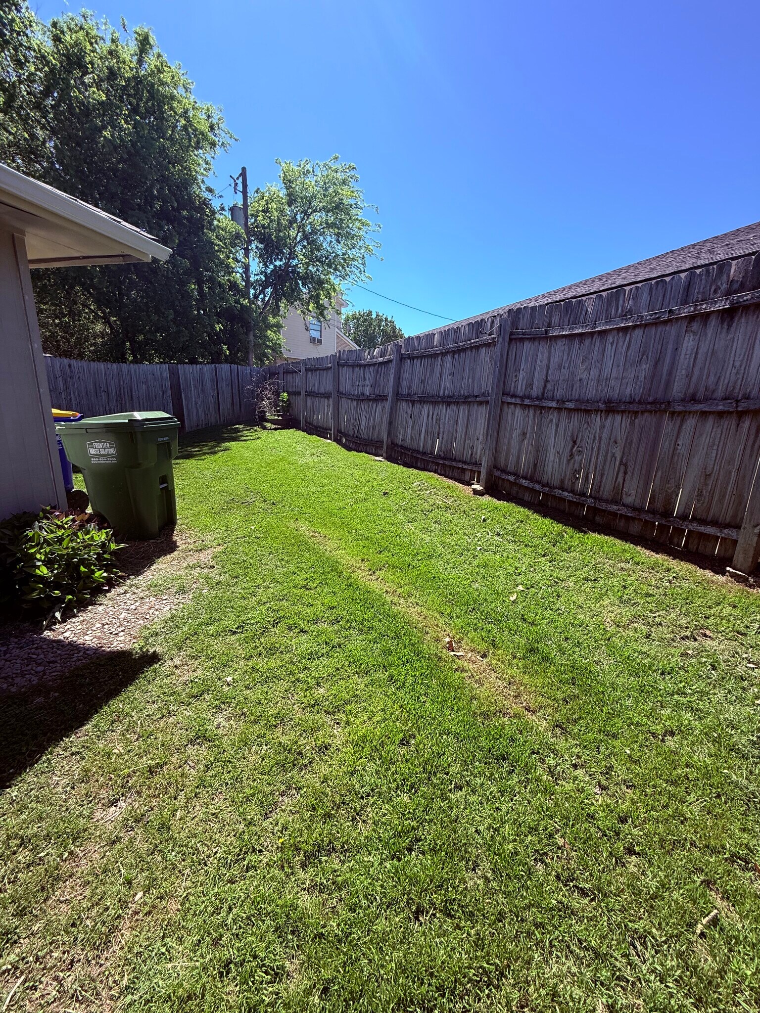 Building Photo - 204 Lanham Ct
