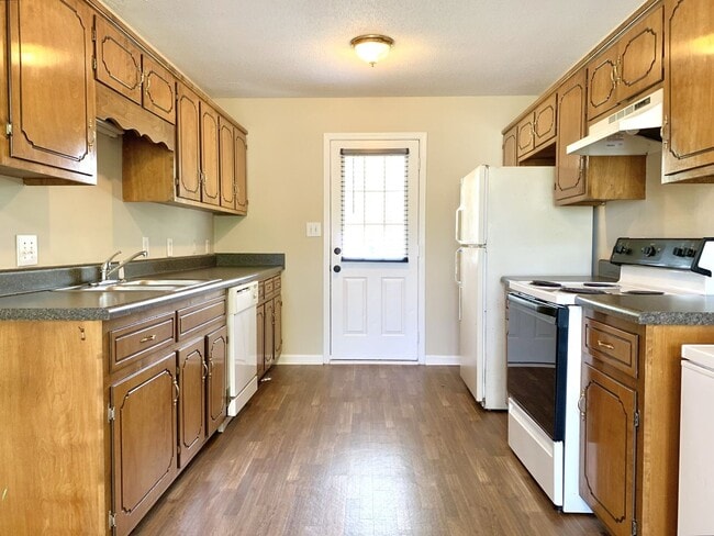 Building Photo - 236 Moncrest Dr