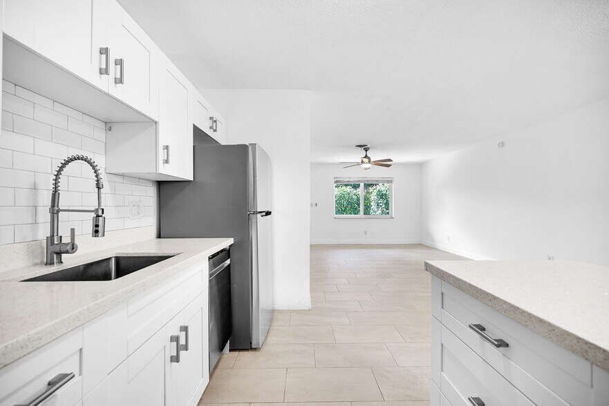 Building Photo - 1400 NW 2nd Ave