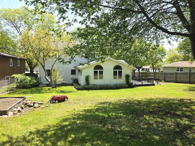 Building Photo - 1234 N Lyle Ave