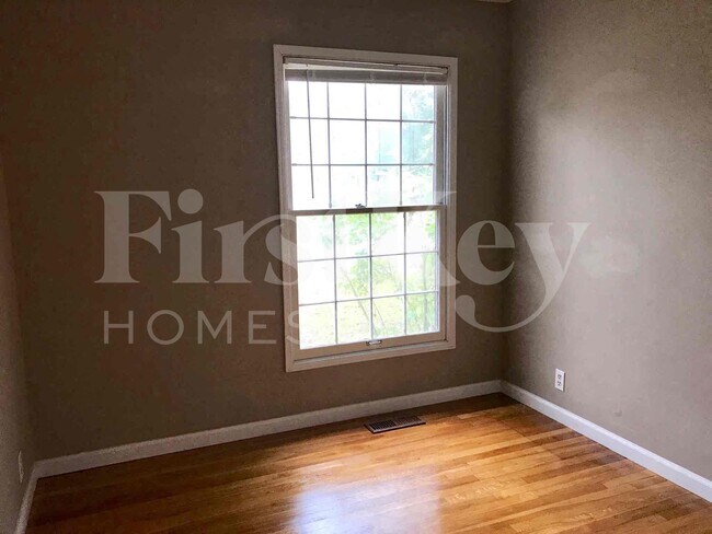 Building Photo - 1983 Greenheath Dr