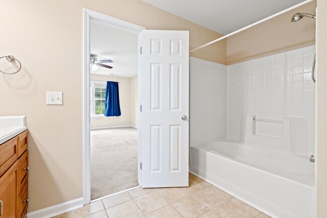 Building Photo - 5612 Slaytenbush Ln