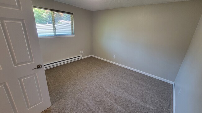 Building Photo - Duplex 12006