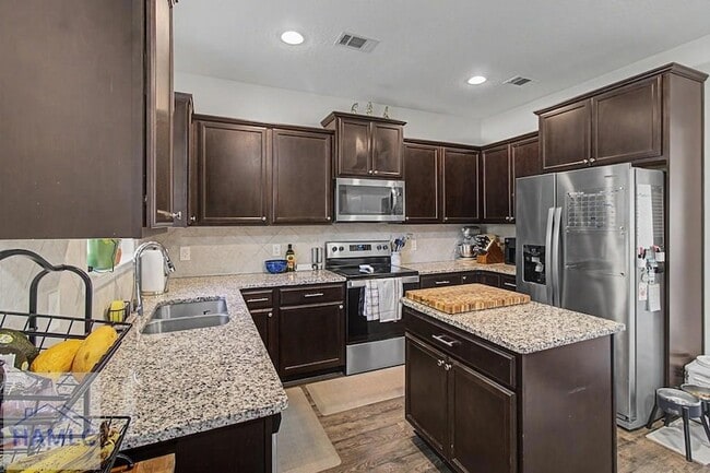 Building Photo - 906 Rachel Ln