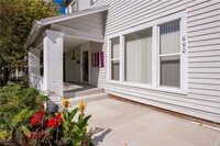 Building Photo - 5 Bdm 2 Bath Home For Rent