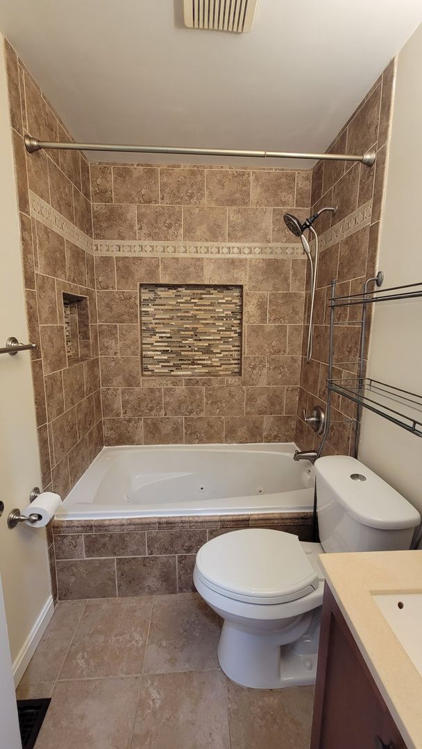Building Photo - Beautifully Maintained Townhome in Downtow...