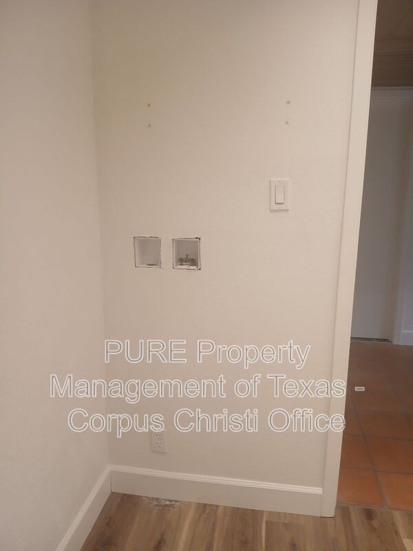 Building Photo - 730 Bradshaw Dr