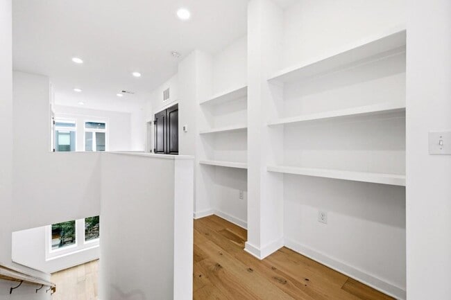 Building Photo - 395 Pratt Dr SE