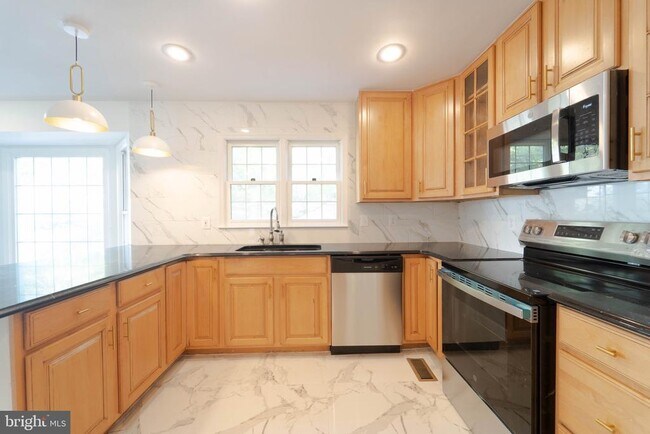 Building Photo - 3244 Titanic Dr