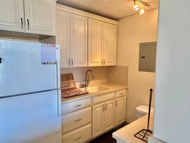 Building Photo - Kinau Lanais Furn. 1 Bdrm., 1 bathroom with 1 cov'd/sec'd  parking