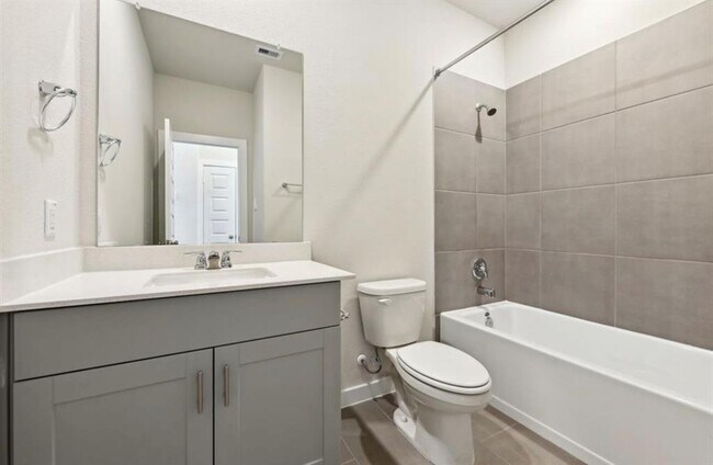 Building Photo - 16656 Sterling Clf St