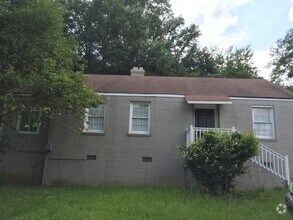 Building Photo - **AVAILABLE NOW**3 Bedroom / 1 Bathroom Ho...