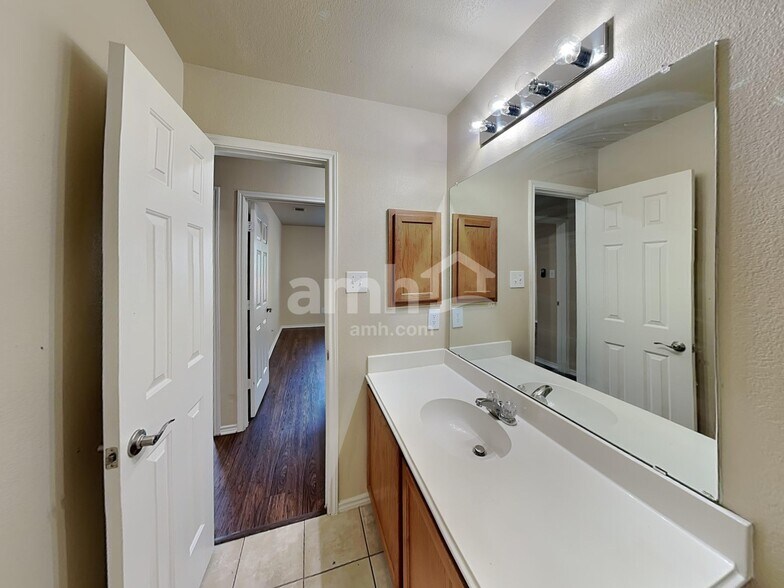 Building Photo - 3917 Cane River Rd