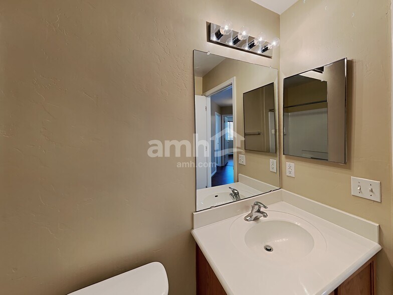 Building Photo - 5556 S Desert Redbud Dr