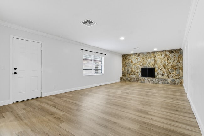 Building Photo - 4420 W Carmen St