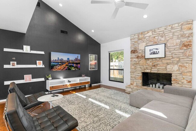 Building Photo - 11502 Oak Knoll Dr