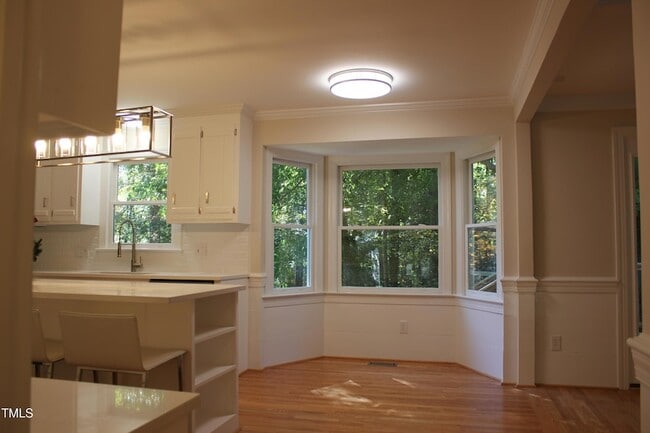 Building Photo - 6321 Gainsborough Dr