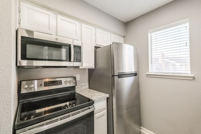 Building Photo - 3100 Jeanetta St