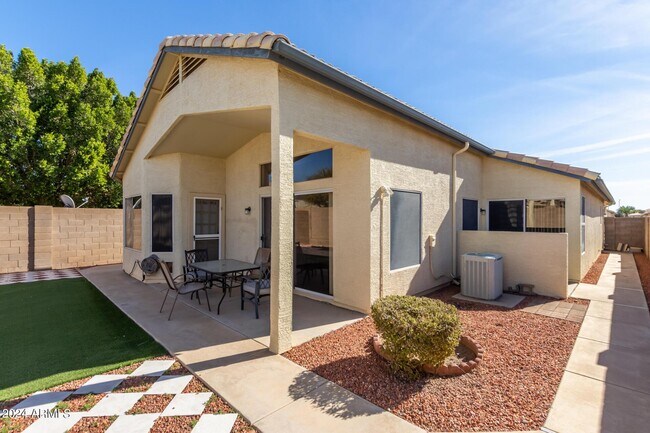 Building Photo - 10848 W Ventana Dr S