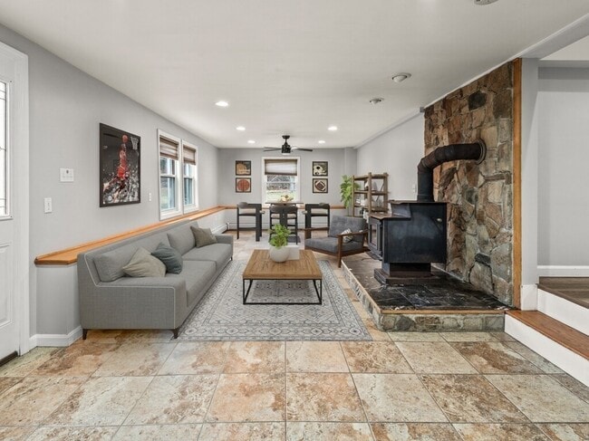 Building Photo - 281 Brooks Station Rd