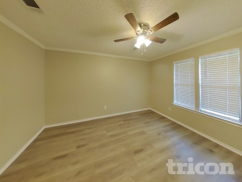 Building Photo - 2001 Libby Ln