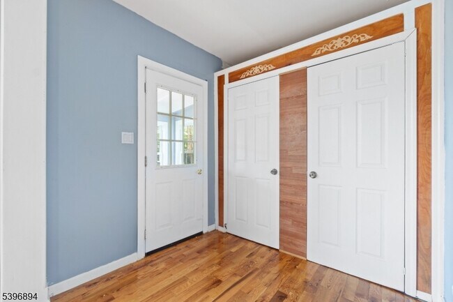 Building Photo - 14 Treacy Ave