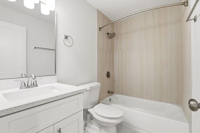 Building Photo - Modern Living Awaits in This Renovated Oviedo 3BR Duplex