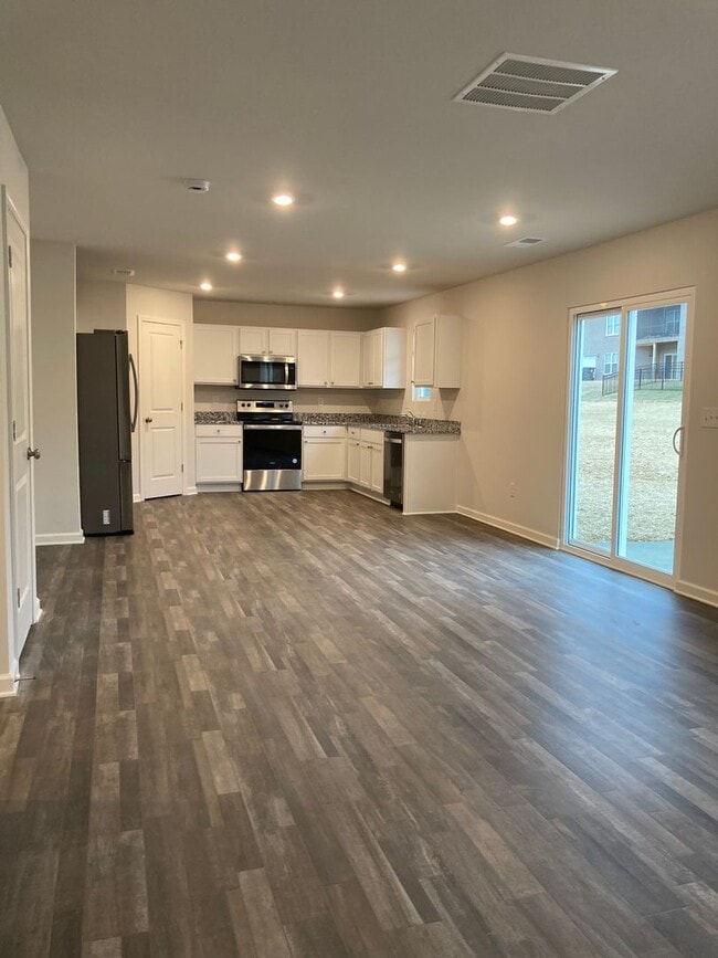 Building Photo - New & Improved Price!