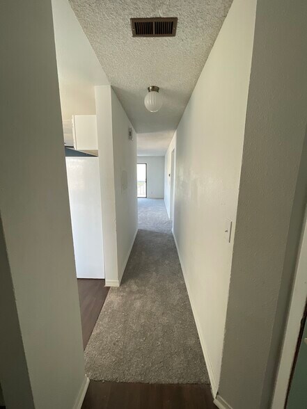 Building Photo - 2210 Split Rock Dr