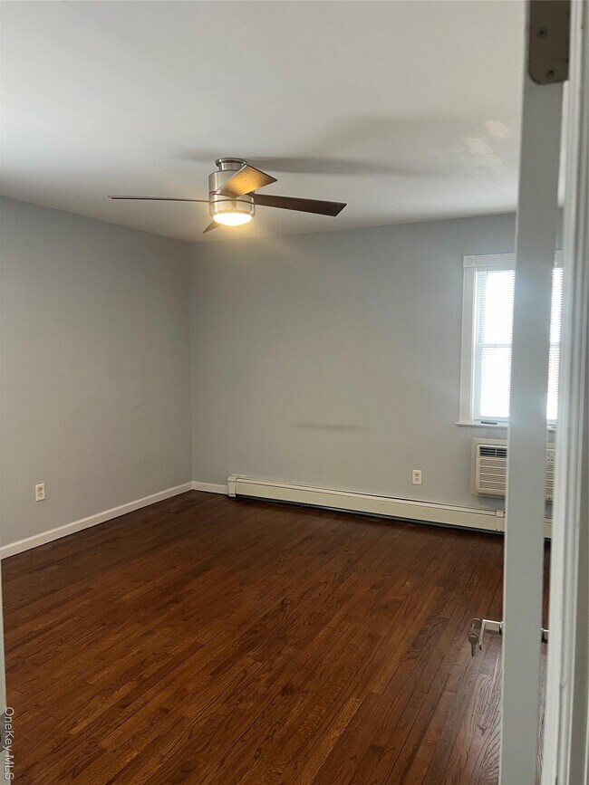 Building Photo - 239 N Middletown Rd