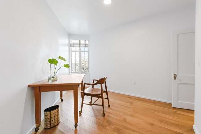 Building Photo - 1525 N Front St