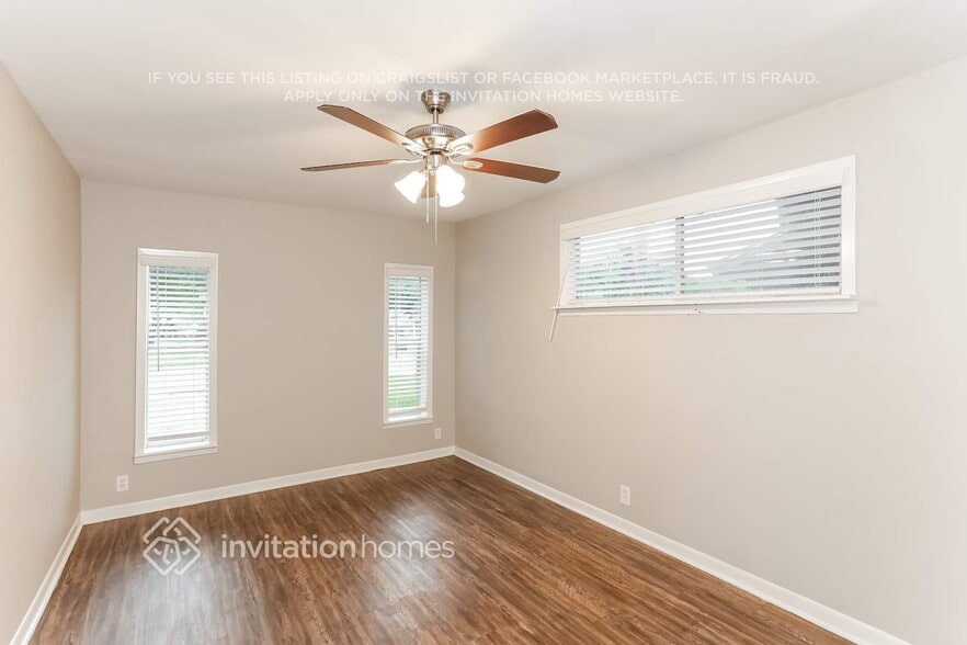 Building Photo - 811 Clover Park Dr